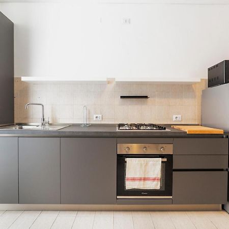 Roomy Apartment Close To Subway M5! Милан Экстерьер фото