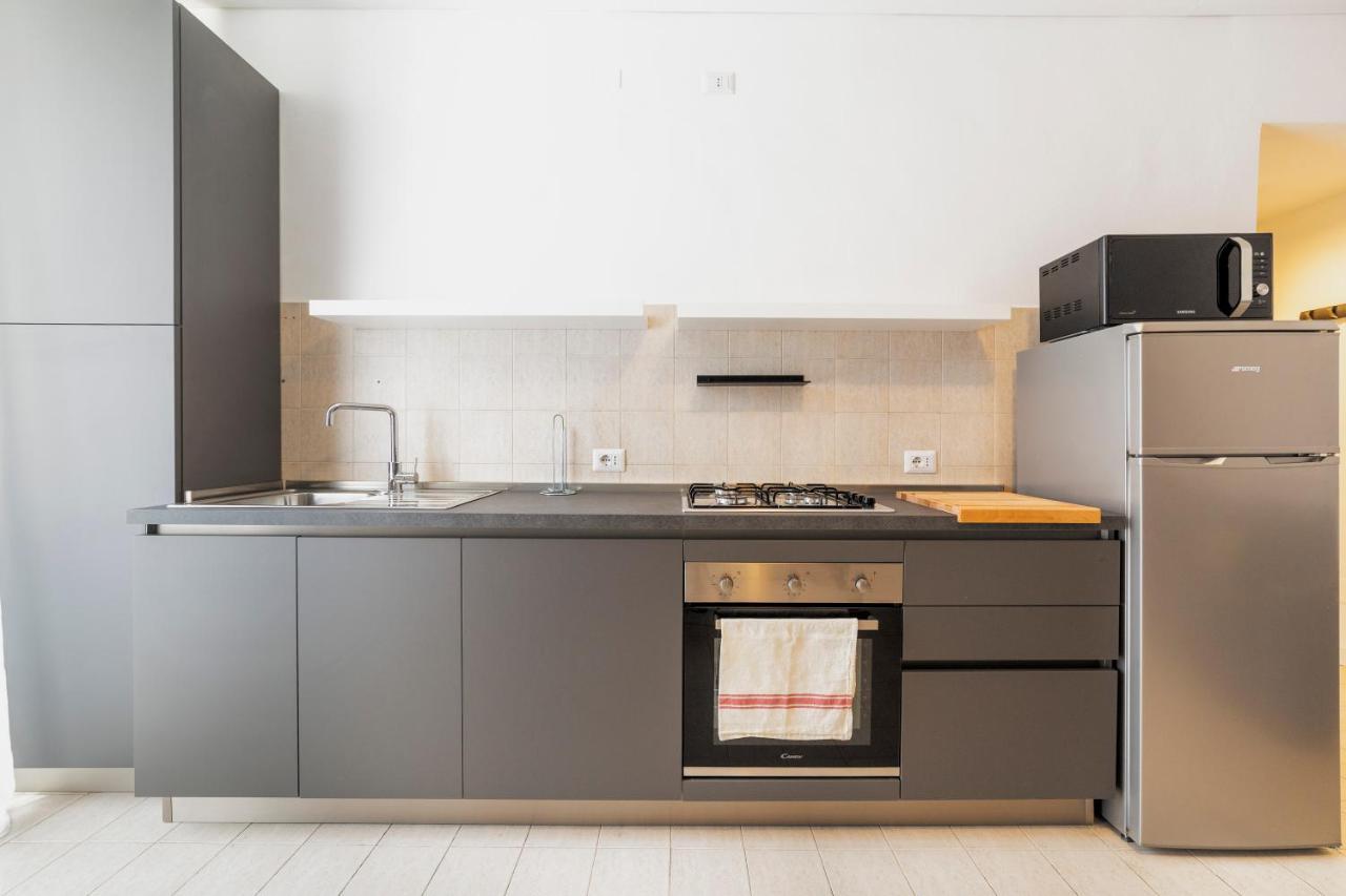Roomy Apartment Close To Subway M5! Милан Экстерьер фото