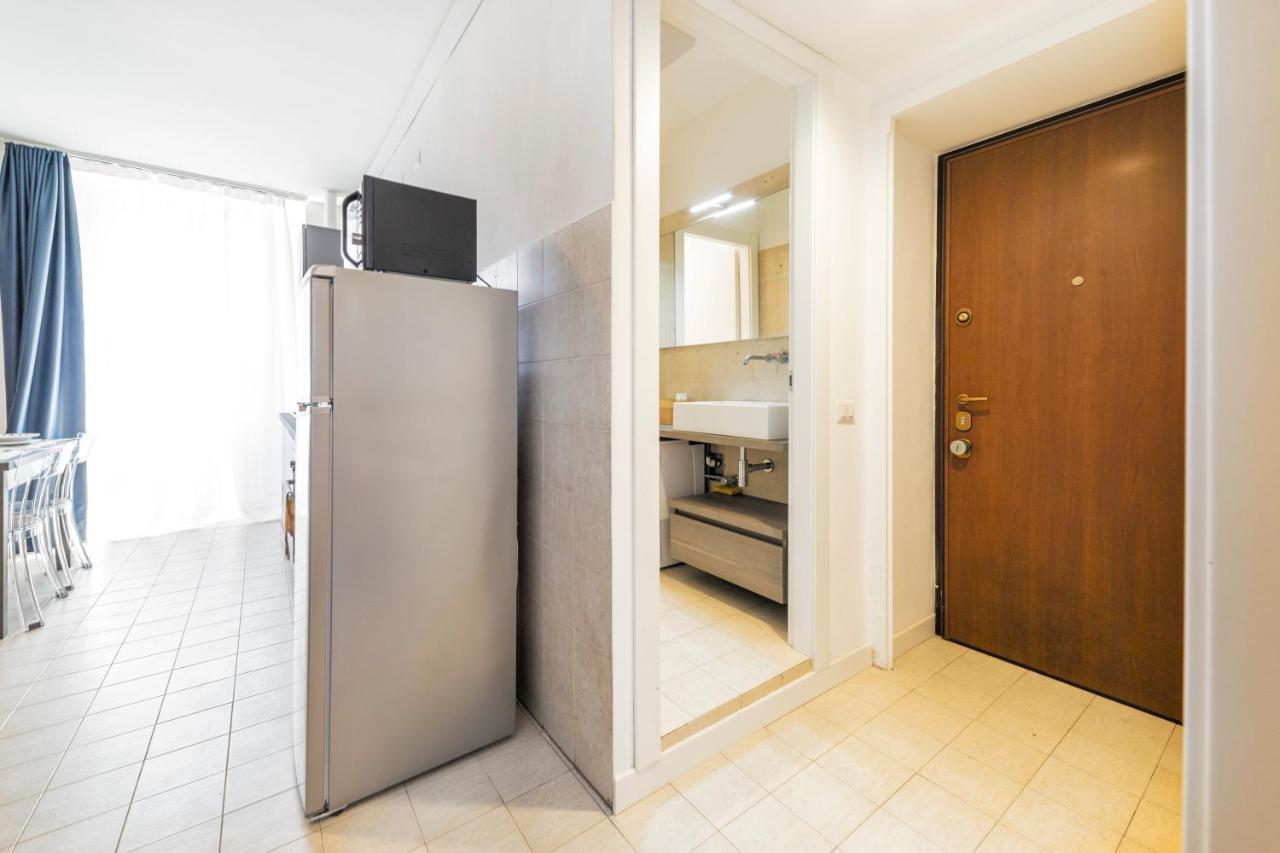 Roomy Apartment Close To Subway M5! Милан Экстерьер фото