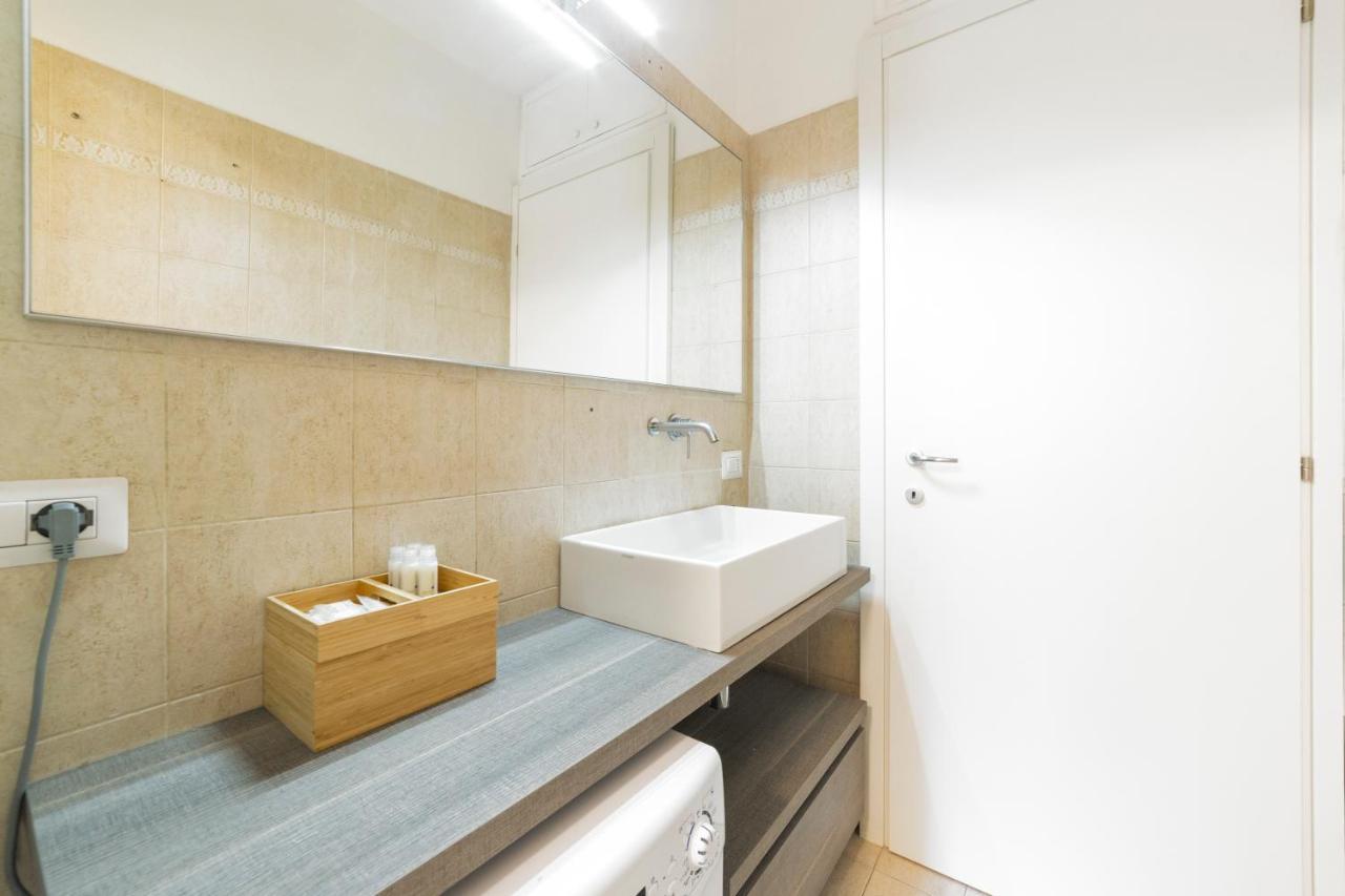 Roomy Apartment Close To Subway M5! Милан Экстерьер фото